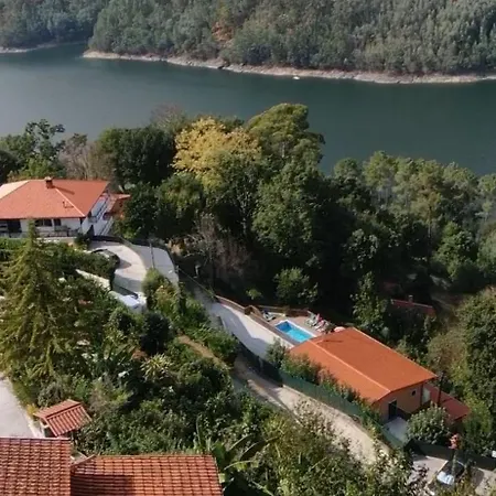 Casa Encosta Do Rio-ferias No Geres * 维埃拉·多米尼奥